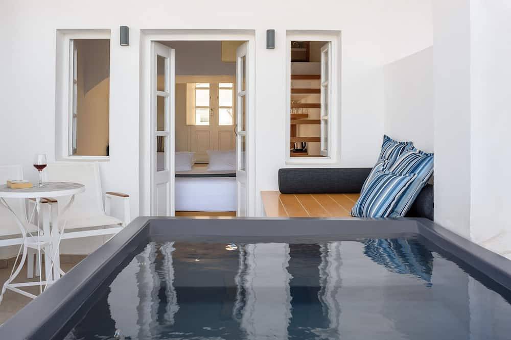 Muses Cycladic Suites - Two Level Compact Suite with Outdoor Hot tub & sea view in Oia, Santorini