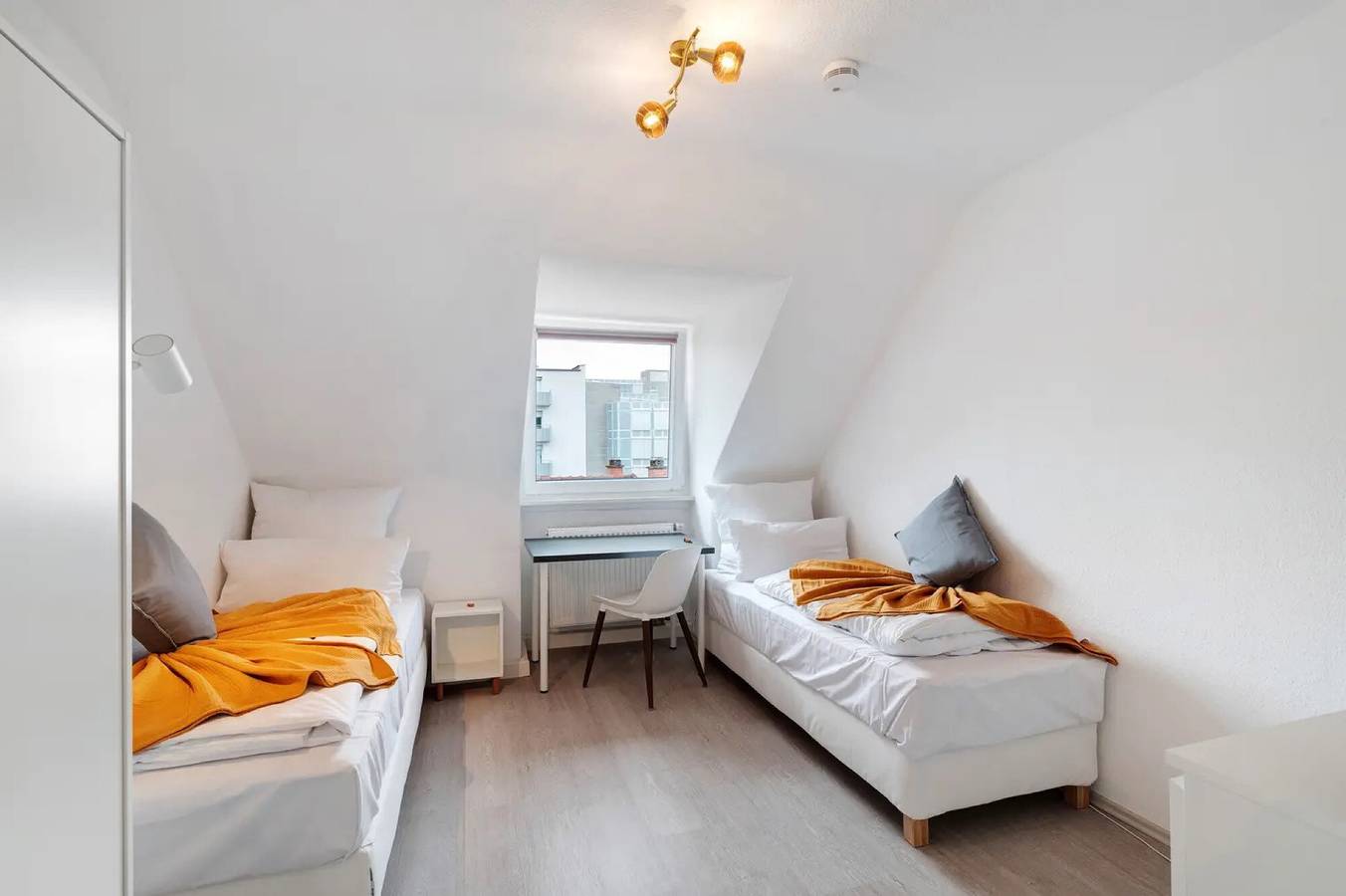 Gesamte Einheit 'Hallerstraße' mit 4 Wohnungen, Balkon und Wlan in Pforzheim, Nordschwarzwald