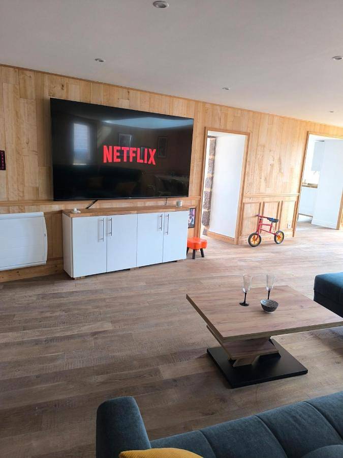 Location de vacances pour 10 personnes, avec vue et jardin dans Vars-sur-Roseix