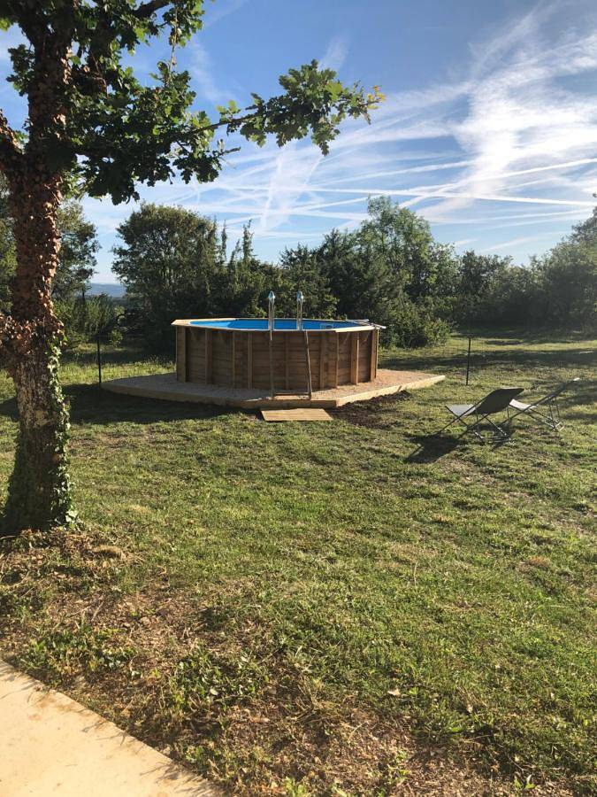 Location de vacances pour 4 personnes, avec piscine et terrasse ainsi que vue et jardin à Reilhaguet - 3