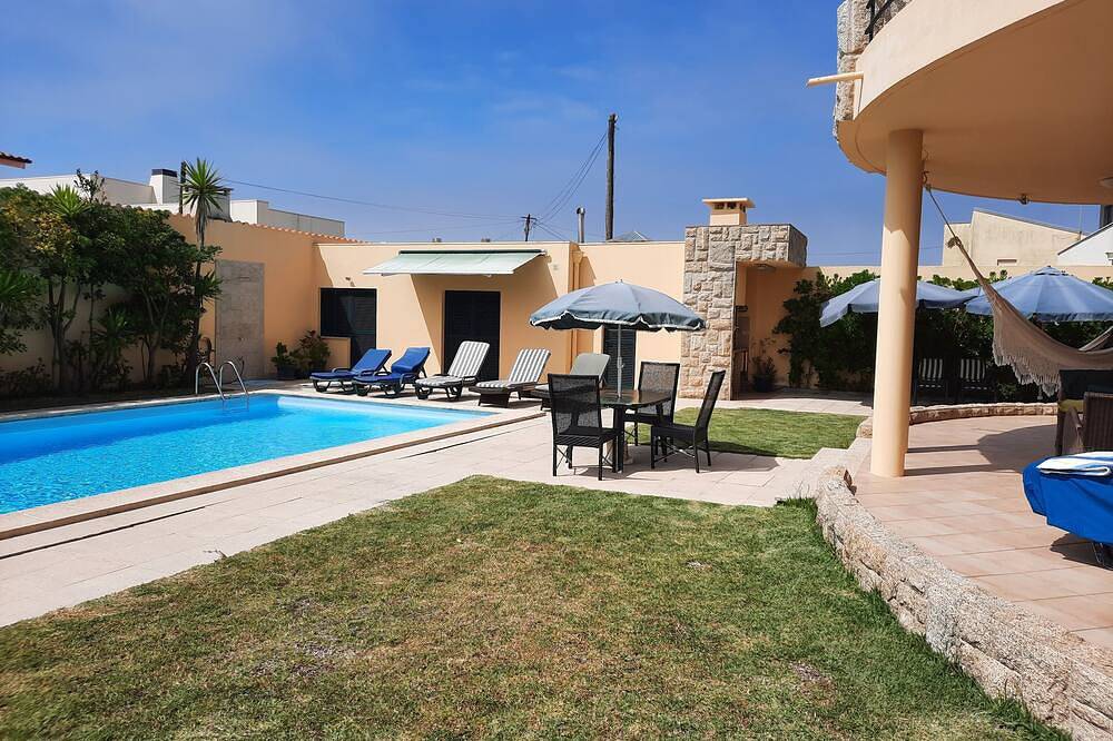 House Esposende -12 pax, swimming pool, beach 100m away in Marinhas, Esposende