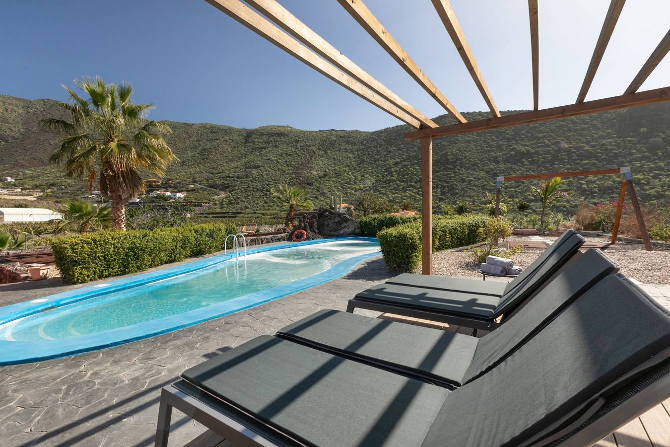 “Los Llanitos Los Gigantes” con piscina privada, terraza compartida y Wi-Fi in Santiago del Teide, Tenerife Sur