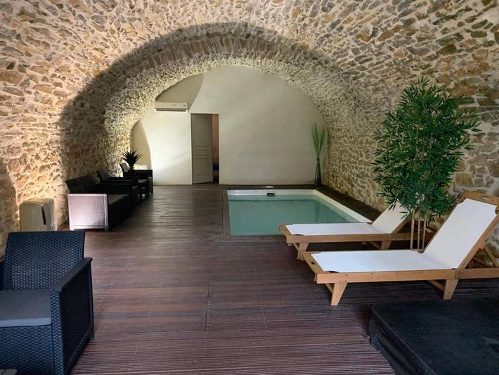 Location de vacances pour 12 personnes, avec jardin et piscine à Bagnols-sur-Cèze