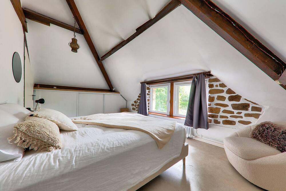 Breton cottage with garden, Gulf of Morbihan in Plougoumelen, Côte des Mégalithes