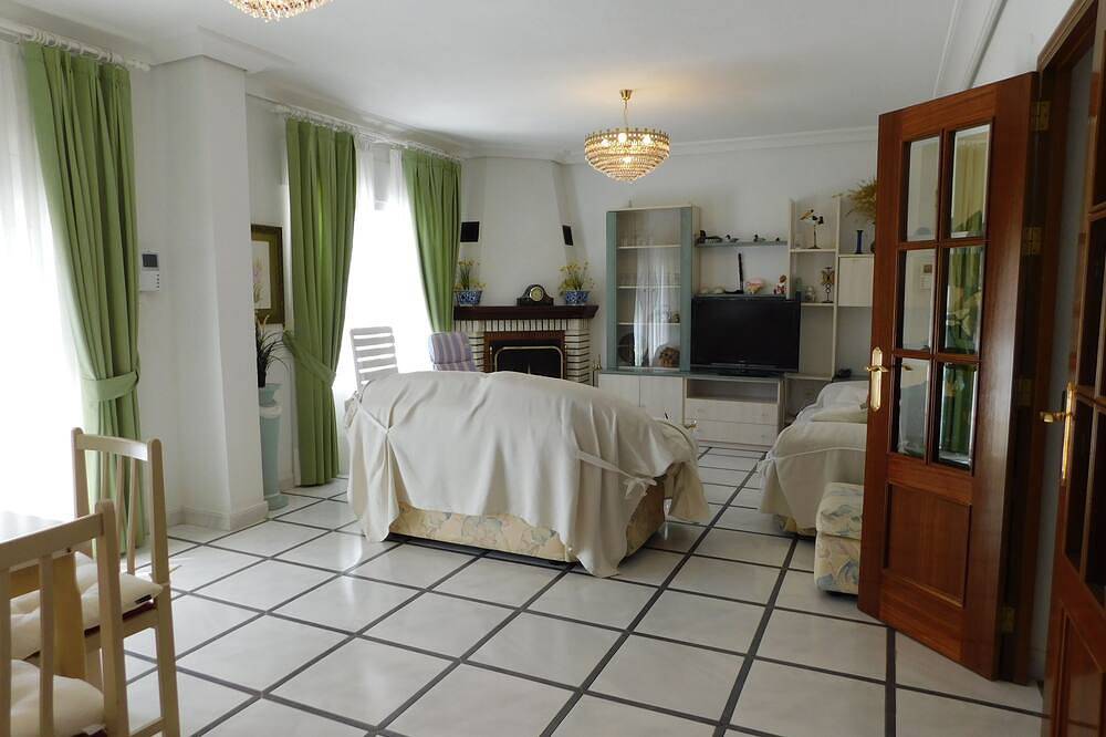 Beach Villa !  Only 1 minute walk to La Zenia Beach  6 bedroom Beach Villa in Playa Cala Cerrada (Orihuela), Orihuela