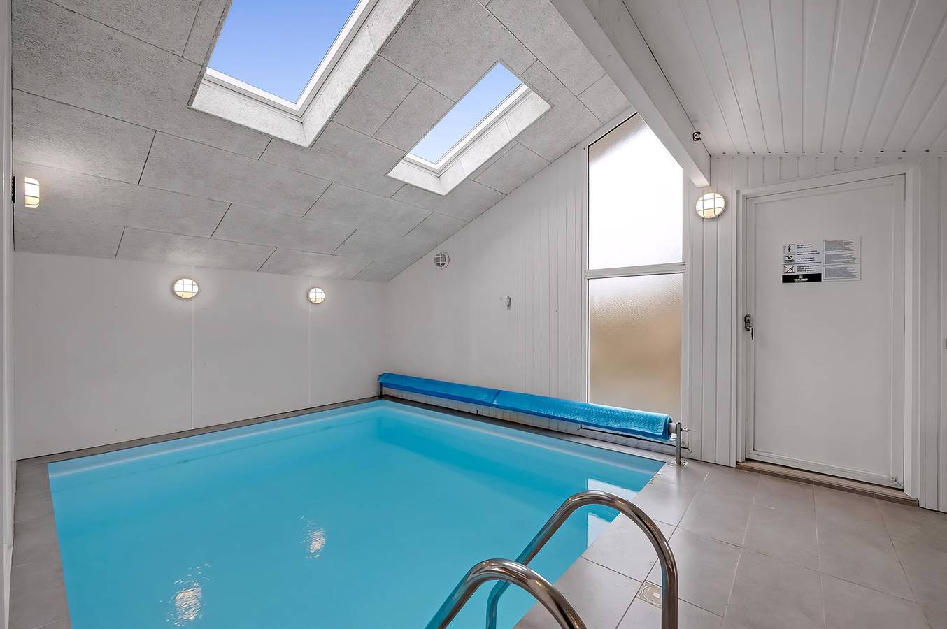 Awesome home in Hvide Sande w/ 4 Bedrooms, Indoor swimming pool and Sauna in Hvide Sande, Holmsland Klit