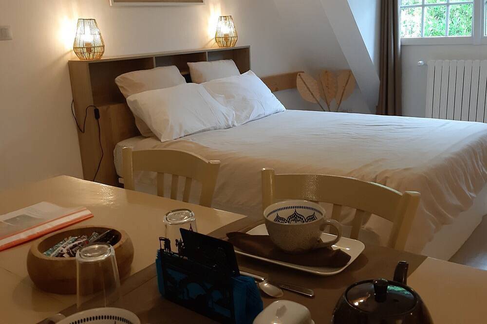 Maraval – Gemütliche, klimatisierte Suite im Privathaus mit Garten in Périgueux in Trélissac, Périgord Blanc