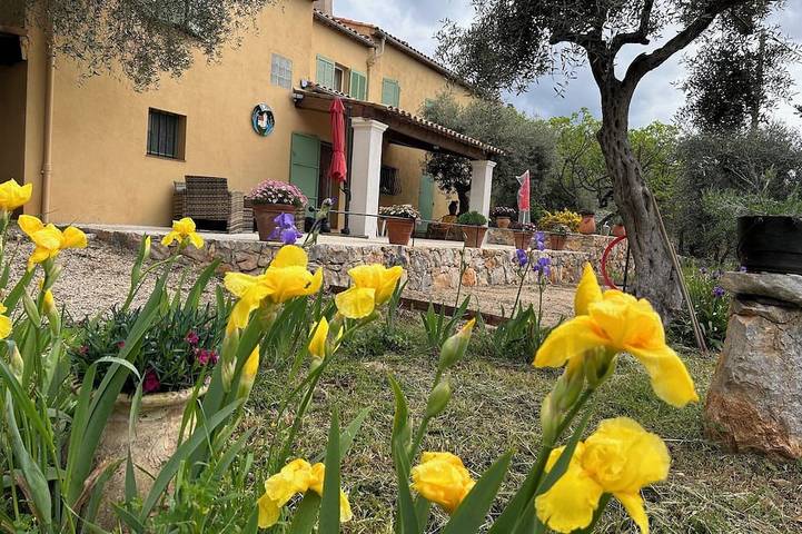 Location de vacances pour 5 personnes, avec jardin et terrasse à Mons (Var)