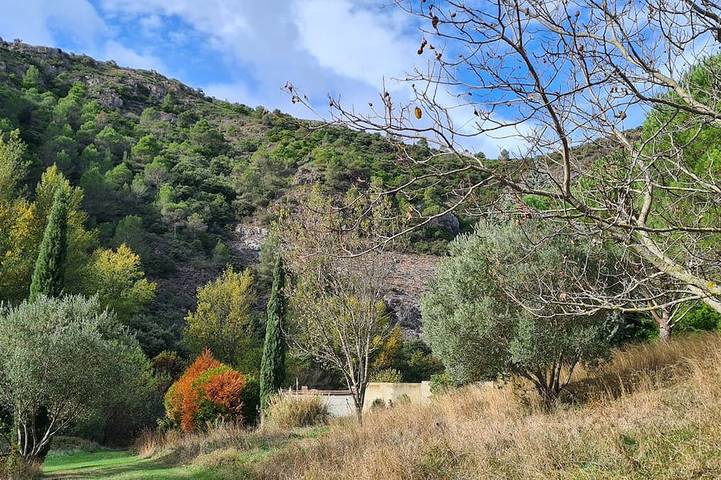 Gîte pour 4 personnes, avec piscine et jardin à Caunes-Minervois