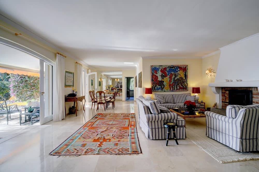 Villa + guest apartment, private garden/ pool, Aaa location, 1km to town/ beach in Marbella Centre, Marbella