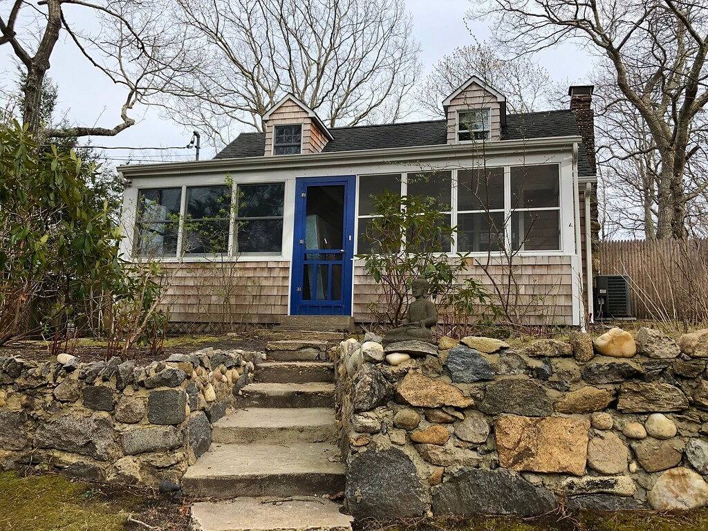 Newly Renovated 3 Bedroom Cottage by Best Bay Beach in Noyack, Hamptons