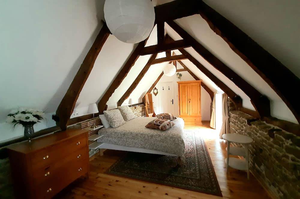 Le Pigeonnier a une superficie d'environ 120 mètres carrés in Saint-Hélen, Région de Dinan