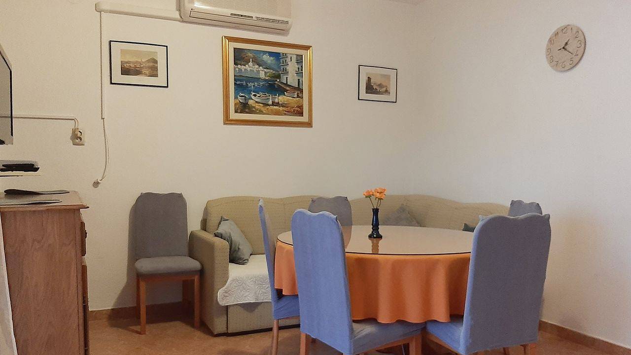 Ganze Ferienwohnung, Ferienwohnung für 6 Personen (57 m²) in Mirca in Mirca, Supetar