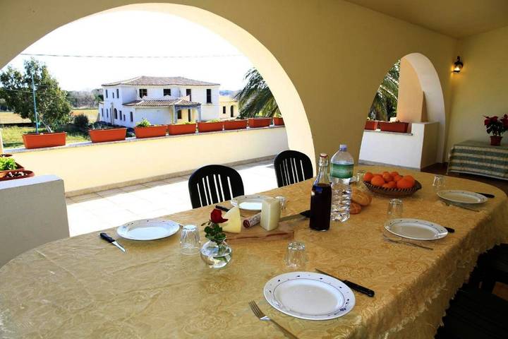 Gîte pour 3 personnes, avec piscine ainsi que terrasse et jardin à Cala Liberotto - 3