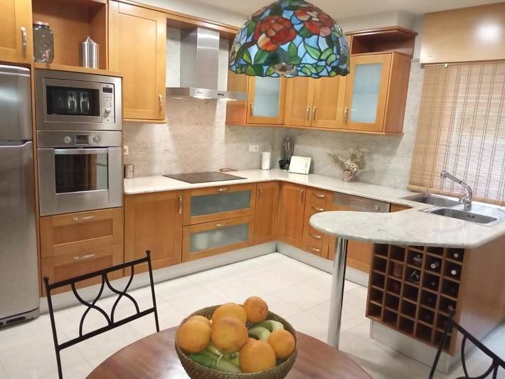 Location de vacances pour 7 personnes, avec vue et piscine ainsi que bassin pour enfant et jardin, animaux acceptés à Tomiño - 4