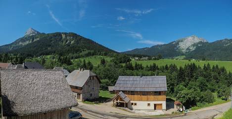 Gîte pour 15 personnes, avec jardin et terrasse dans l' Isère