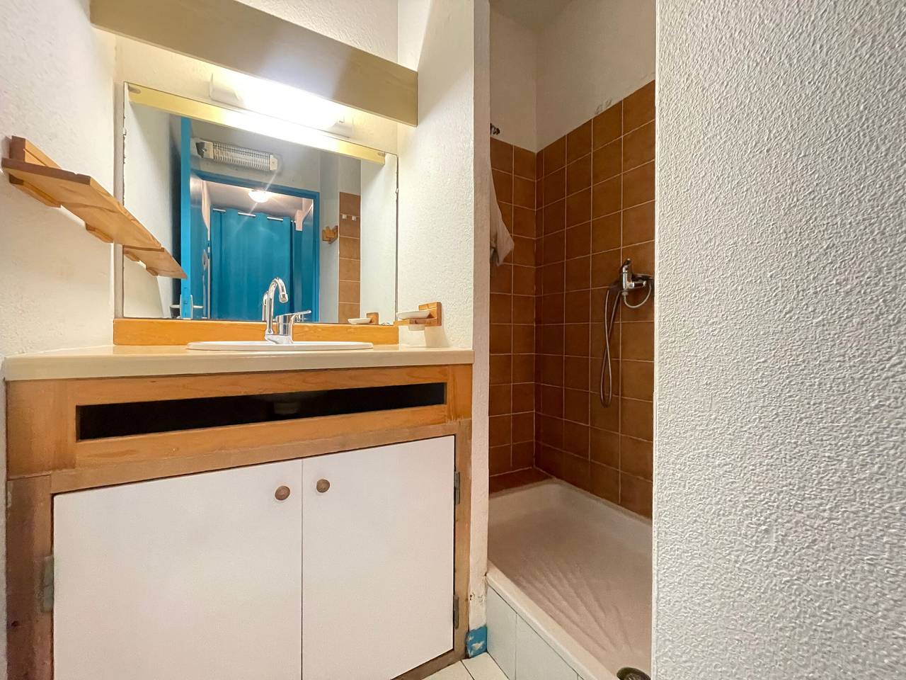 Entire studio, Top-Floor Studio with Veranda, Parking, and Elevator Near Sète Beach in Sete, Côte d'Améthyste