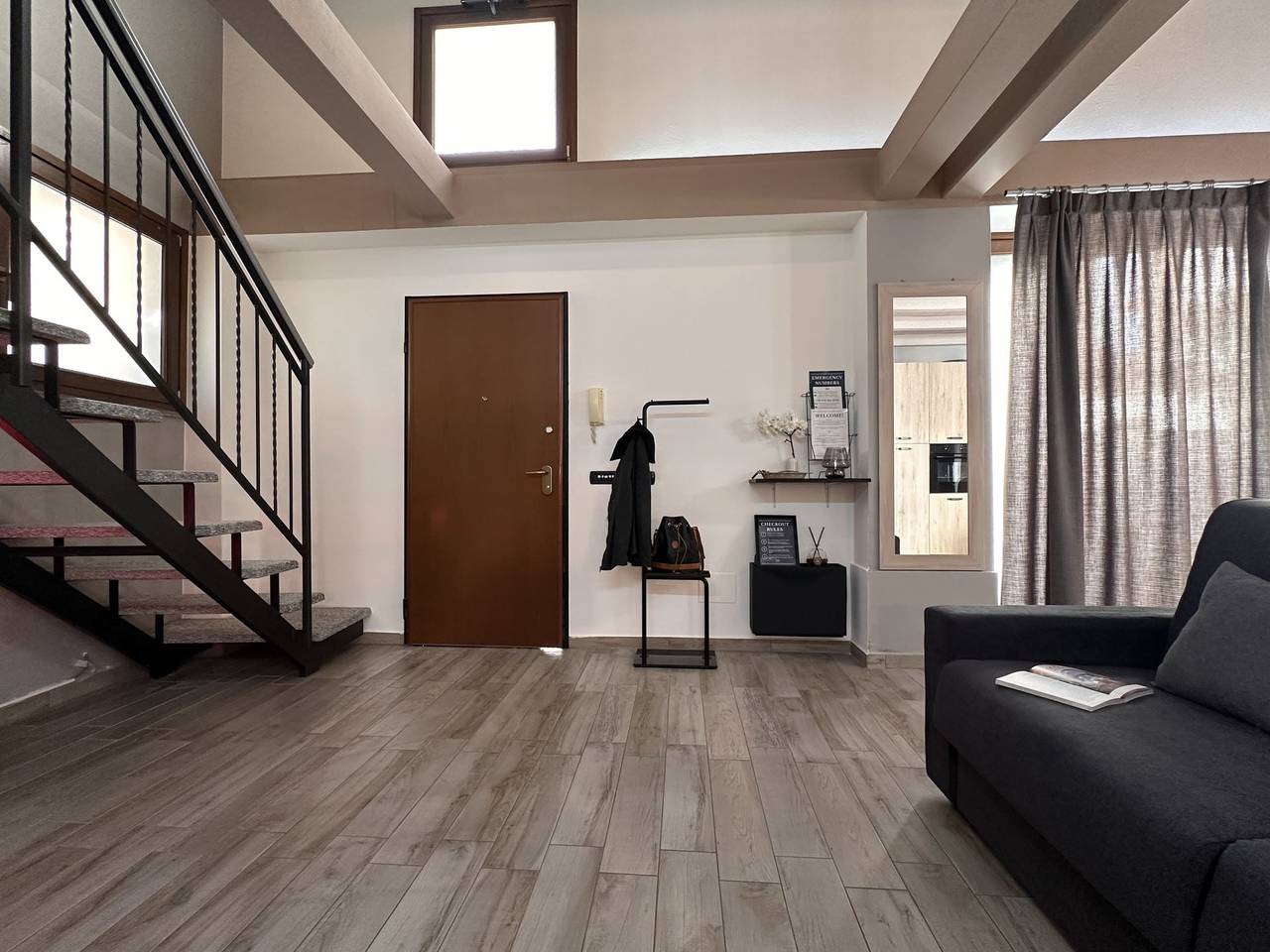 Appartamento intero, The Hangar Loft - The Hangar Loft - in centro con parcheggio in Sesto Calende, Comune di Sesto Calende