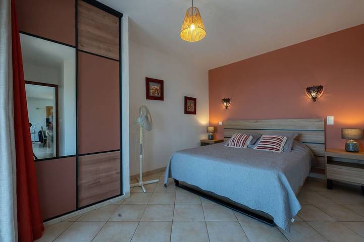 Location de vacances pour 8 personnes, avec jardin à Courry - 2