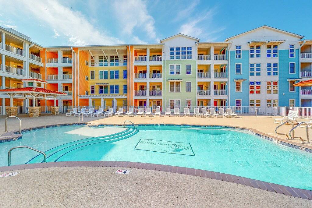 Ganze Wohnung, Condo near the beach & pool with 2 balconies & central Ac in Sandbridge, Virginia Beach