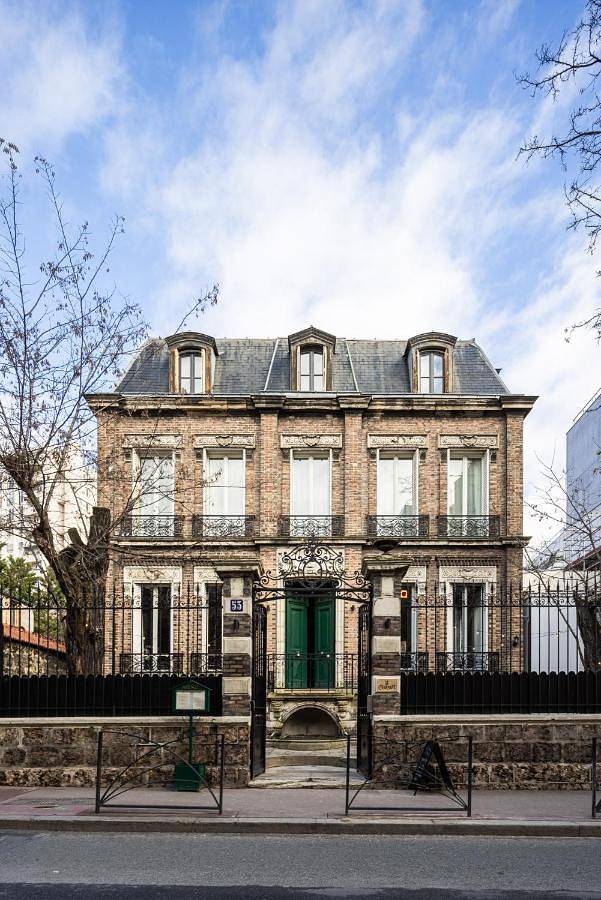 Le Charmant Hôtel in Saint-Ouen, Seine-Saint-Denis