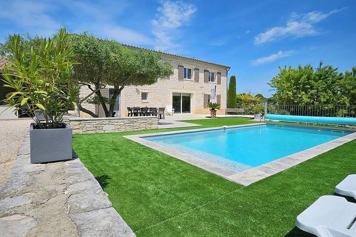 Location de vacances pour 7 personnes, avec jardin et terrasse à Orgnac-l'Aven