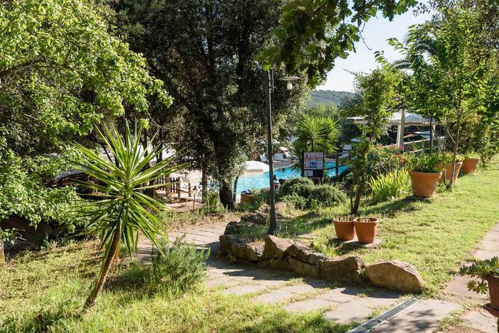 Agriturismo per 5 persone, con giardino e piscina nonché terrazza, con animali domestici in Monterotondo Marittimo