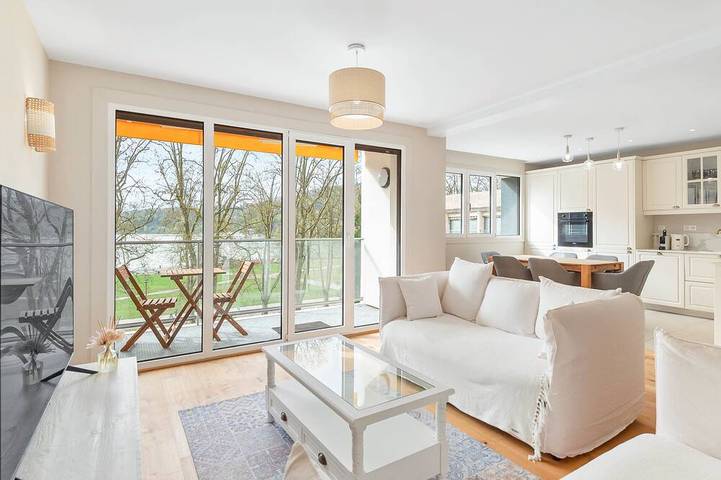 Glamping voor 4 personen, met balkon aan het meer van Annecy