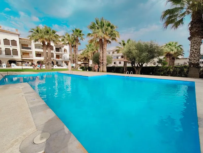 Apartamento de vacaciones para 4 personas, con vistas además de piscina y jardín - 1