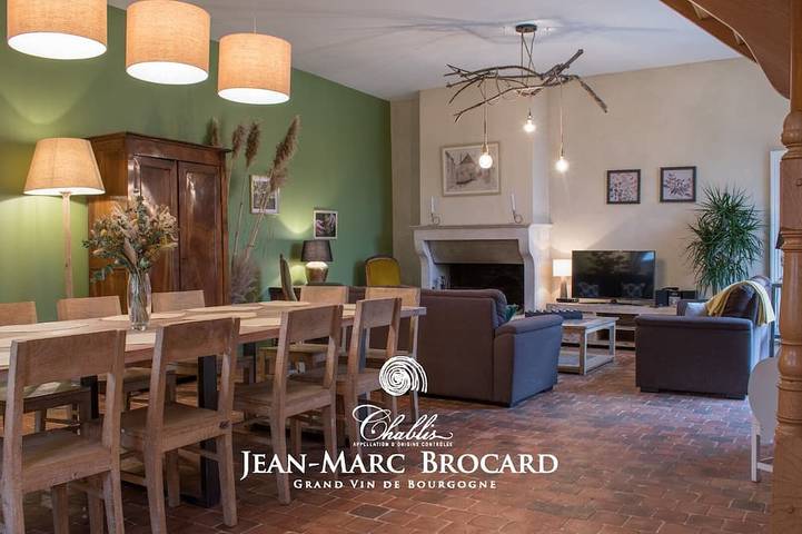 Gîte pour 15 personnes, avec Terrasse à Saint-Cyr-les-Colons