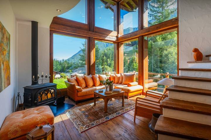 Chalet für 14 Personen, mit Balkon und Whirlpool sowie Terrasse und Garten in Orsières