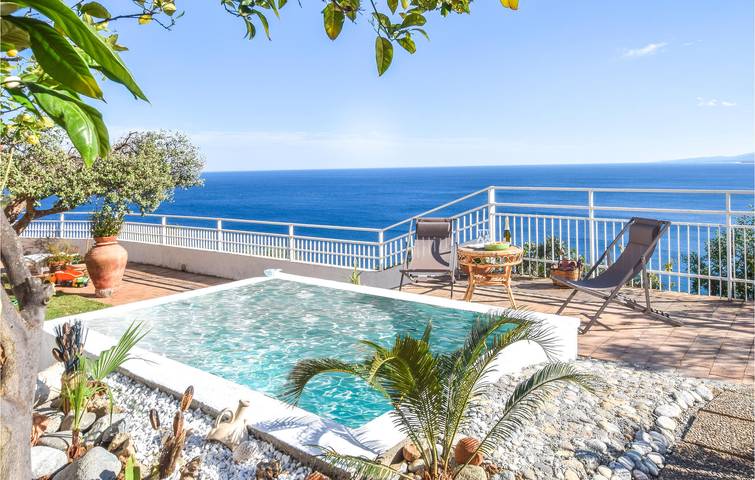 Accogliente appartamento sulla spiaggia con parcheggio e servizi in Costa Ionica Calabria