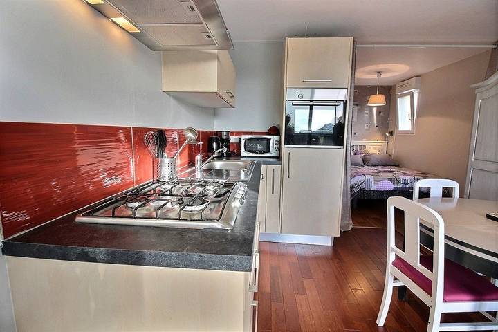 Gîte pour 2 personnes, avec Terrasse ainsi que Jardin et Vue à Trévou-Tréguignec - 2