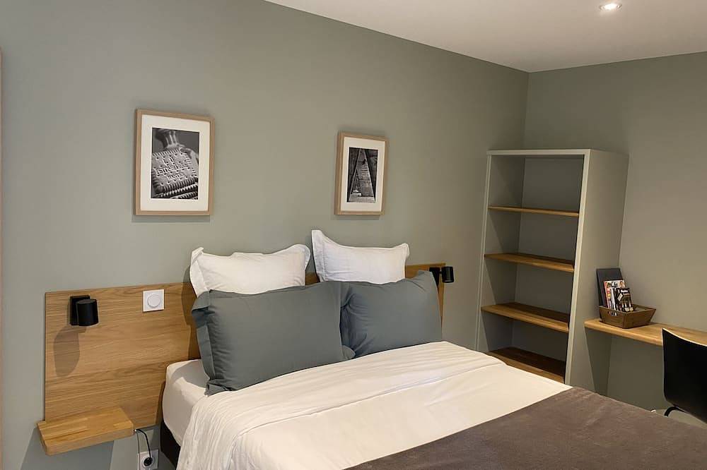 Appartement entier, Gîte d’architecte ‘’ Le Chene ’’pour 2 personnes, au calme, proche transports. in Nantes, Région de Nantes