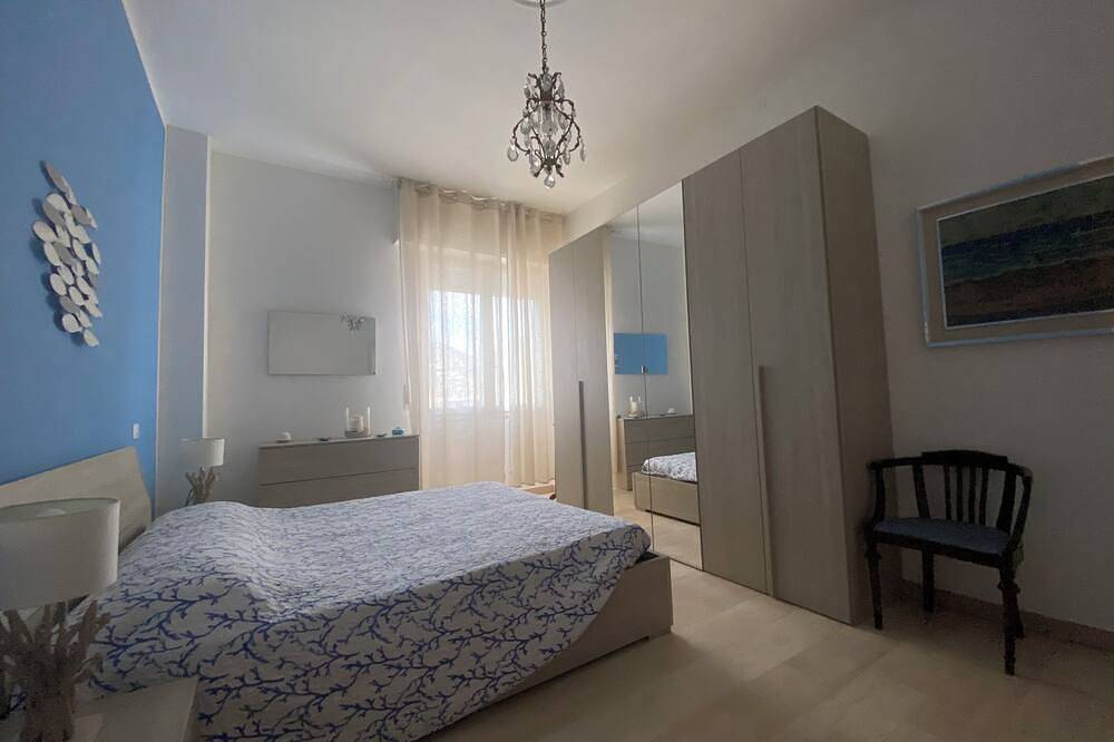 Ganze Wohnung, A window to the sea three minutes' walk from the sea view beach in Laigueglia, Riviera di Ponente