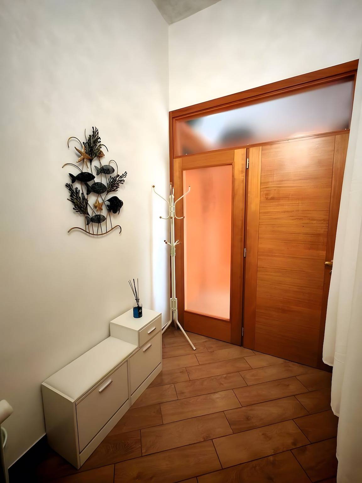 Entire apartment, Light Blue House Apartment with Balcony, Wi-Fi, and Air Conditioning in Salerno, Tyrrhenian Coast Campania