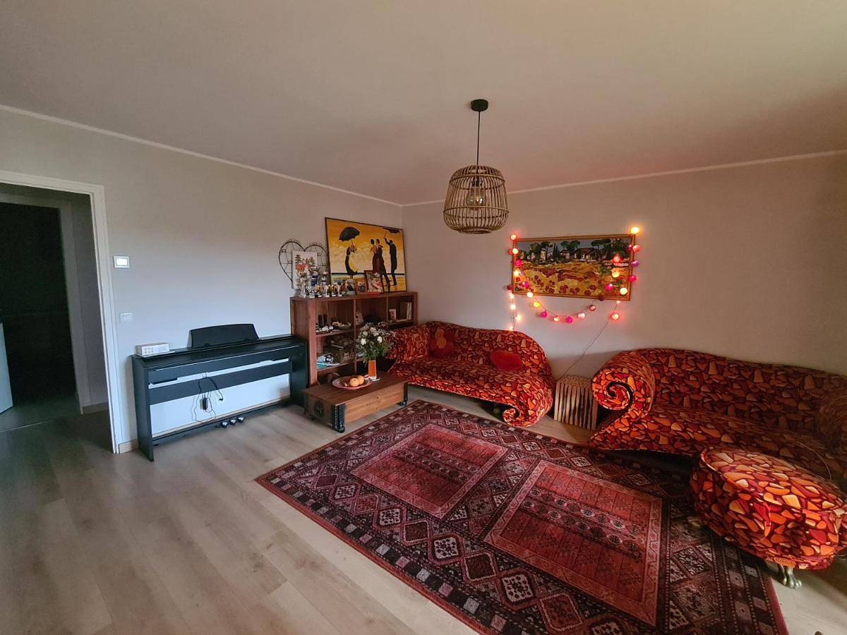 Appartement entier, Large 4-room apartment between Switzerland and France in Prévessin-Moëns, Gex