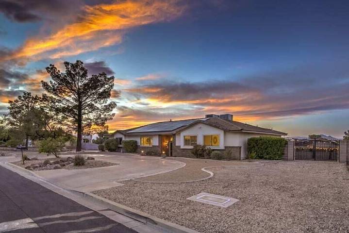 Vacation rental for 12 people, with yard and balcony in Lake Mead National Recreation Area