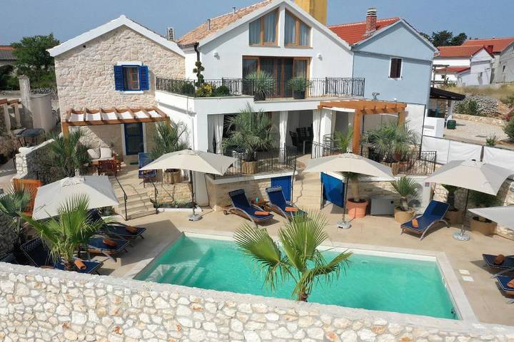 Villa für 4 Personen, mit Pool und Terrasse sowie Ausblick in Zadar (Kommun)
