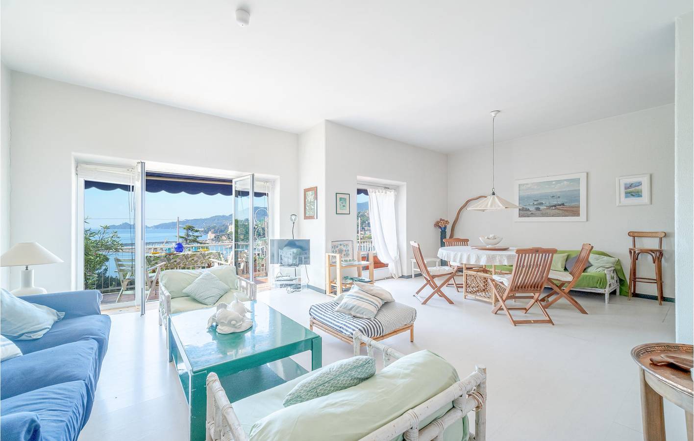 Ganze Ferienwohnung, Gemütliche 2BR mit Terrasse, Internet & Geschirrspüler, 1.5km Prelo Beach in Rapallo (Stadt), Rapallo