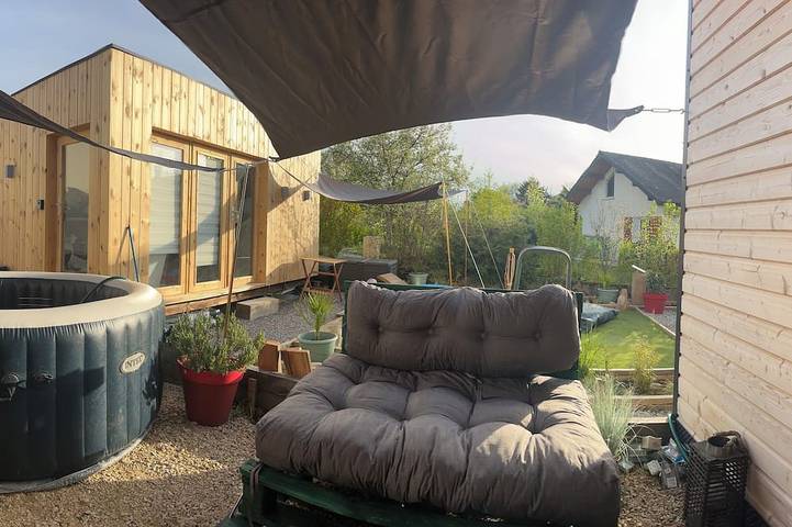 Gîte pour 2 personnes, avec jacuzzi dans Perrignier