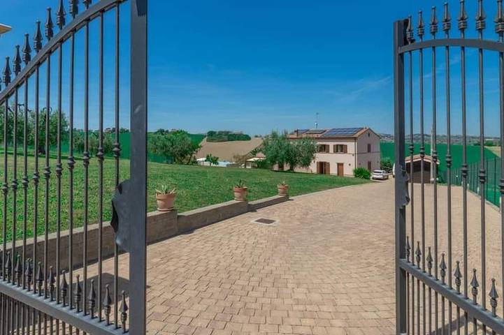 Casa vacanza per 14 persone, con giardino - 1