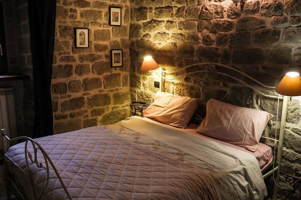 Country House / Farm House in Forcella with 2 bedrooms sleeps 5 in Roccafluvione, Monti Sibillini National Park