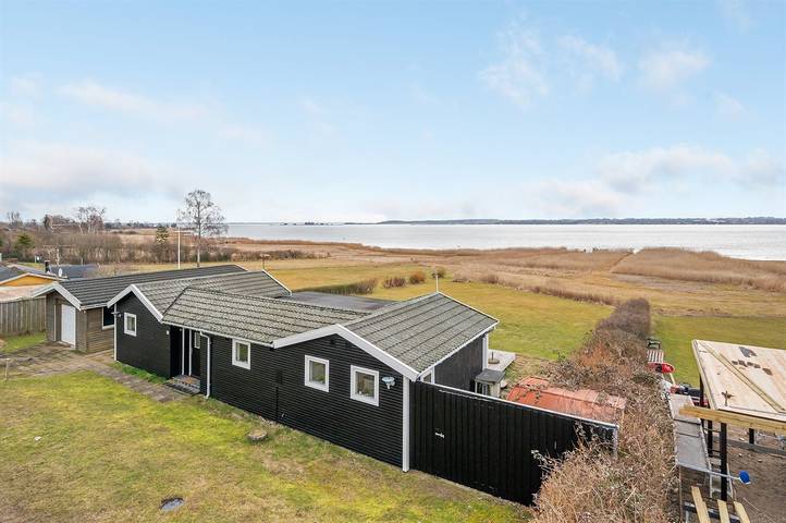 Ferieudlejning for 6 personer, med have og terrasse i Holbæk