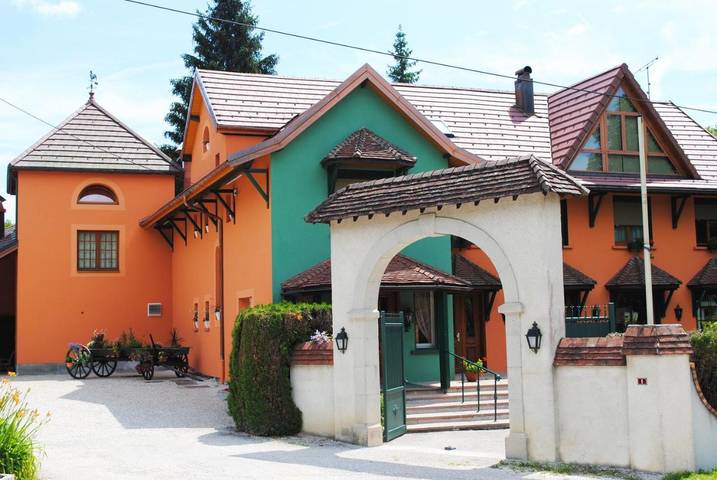 Hôtel pour 3 personnes, avec jardin dans Cascades de la Billaude