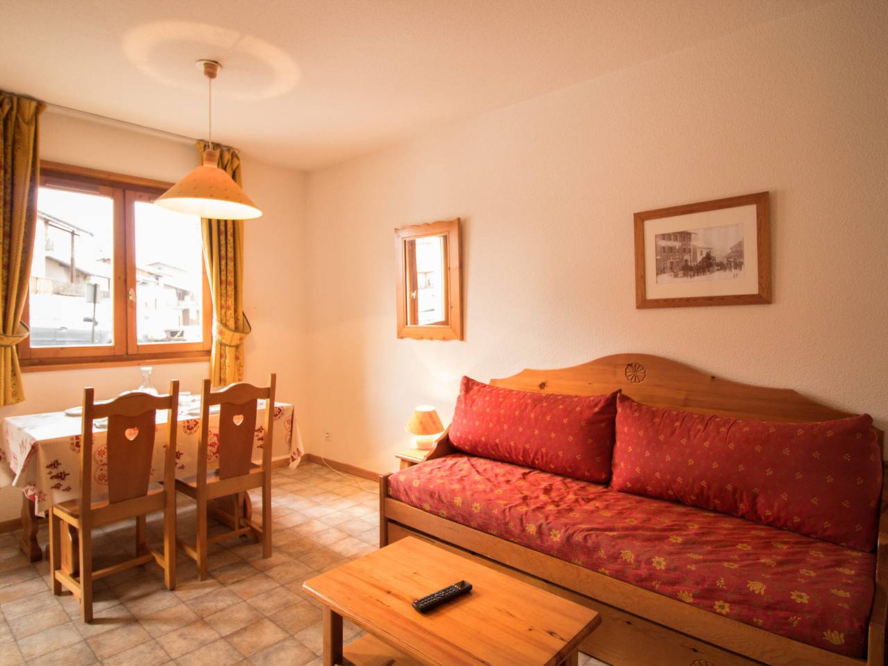 Entire apartment, Cozy apartment with parking, sleeps 4, near shuttles in Aussois in Aussois, Saint-Jean-de-Maurienne region