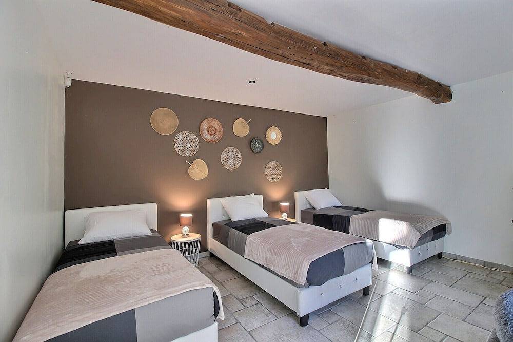 Villa for 21P with pool by the river in Chimay, Hennegau