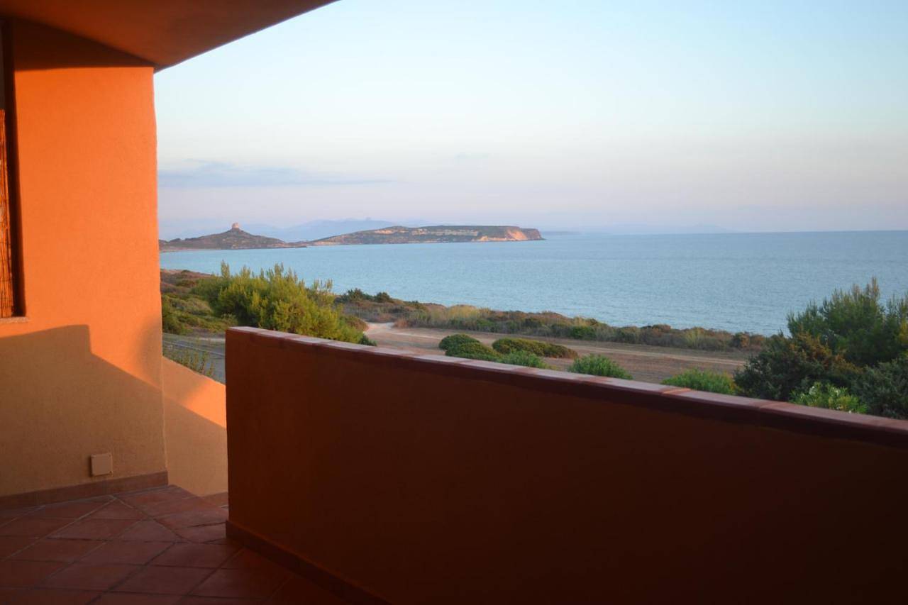 Appartement entier, Il Tramonto - appartamento in prima fila, fronte spiaggia con vista mare panoramica - in Funtana Meiga, Cabras