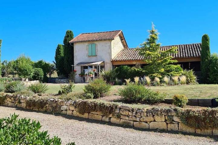 Gîte pour 2 personnes, avec terrasse et jardin dans Frausseilles