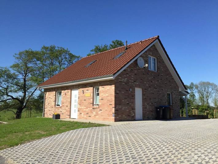 Ferienhaus für 8 Personen, mit Terrasse und Garten in Oberlangen
